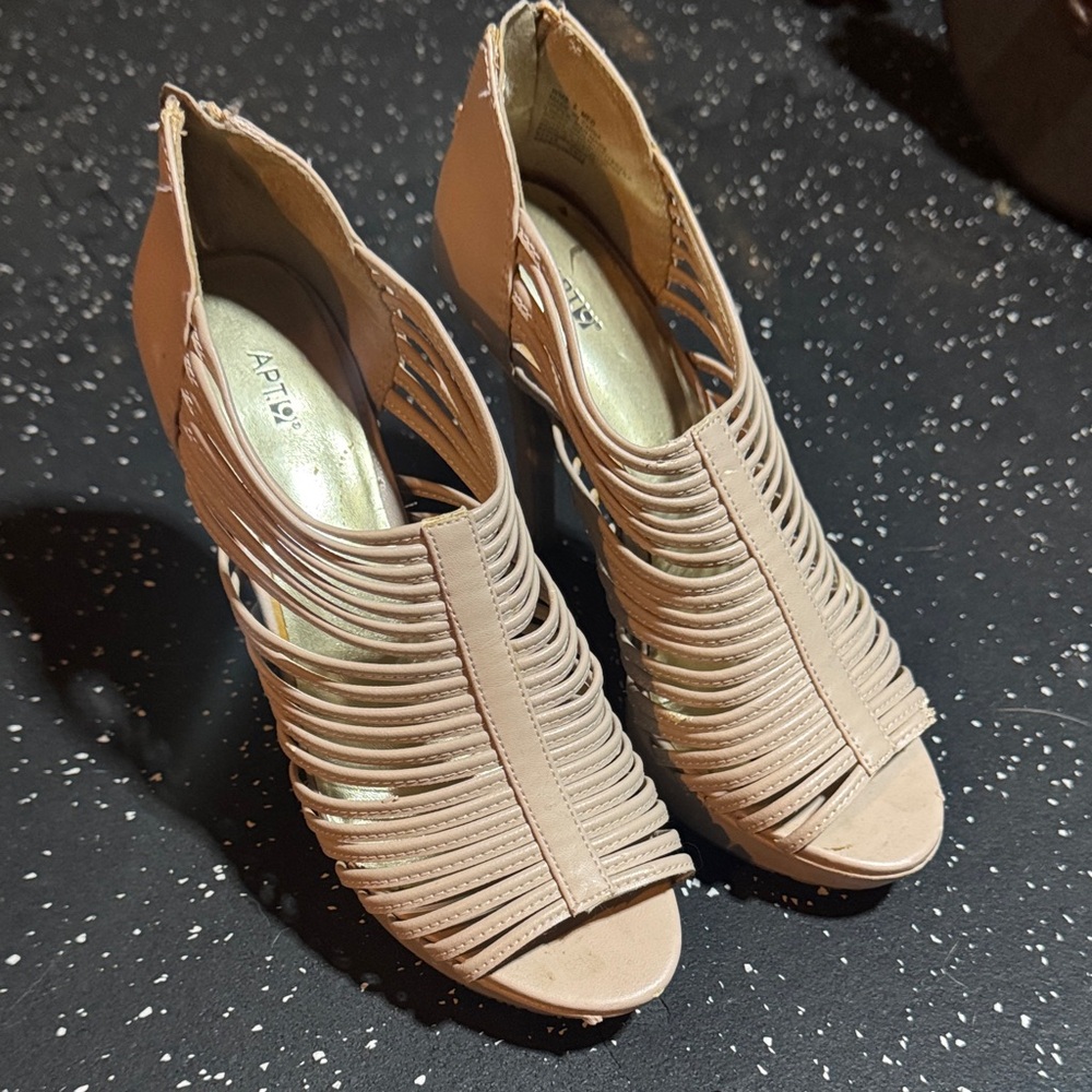 Apt. 9 Women's Beige Strappy Heels